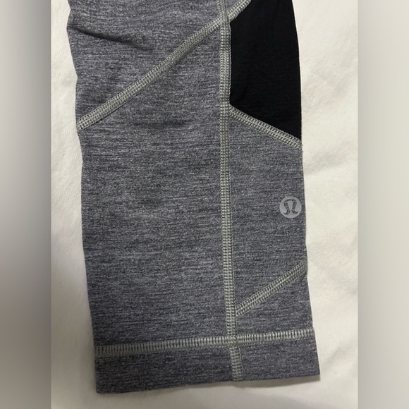 🌟Like New🌟 Lululemon: Women’s Crop Leggings - Size 6 - Picture 3 of 13